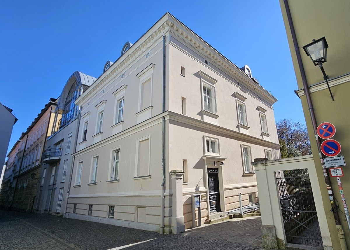 Absolute Rarität: Spitzenklasse-Apartment in bester Stadtlage – komplett eingerichtet mit TG-STP!