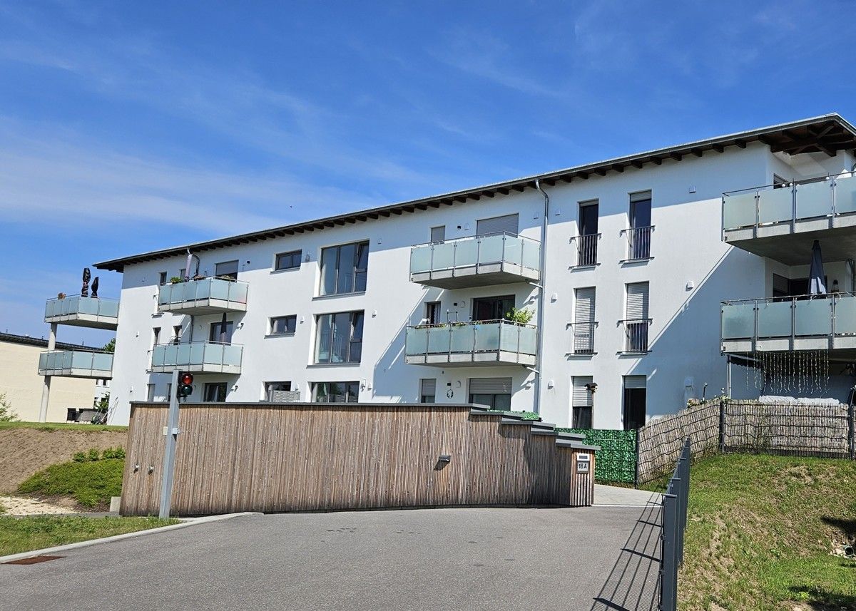 Tolle, helle Neubau 3-Zimmerwohnung mit riesigem Balkon in einer Oase der Ruhe in Burglengenfeld!