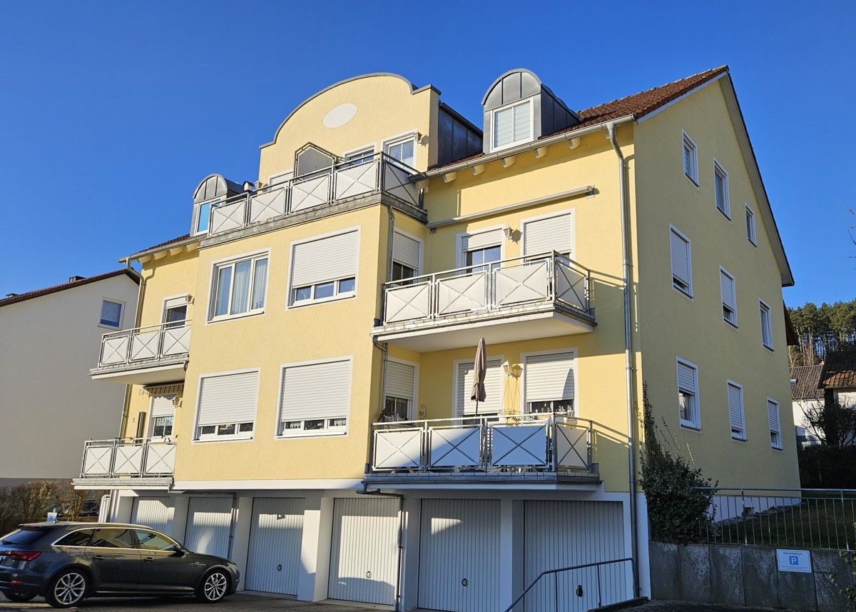 Helle und sonnige 3-Zimmer-Wohnung mit Balkon und Garage in attraktiver Wohnlage von Schwandorf!